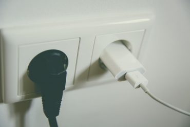 5 risques électriques courants à la maison